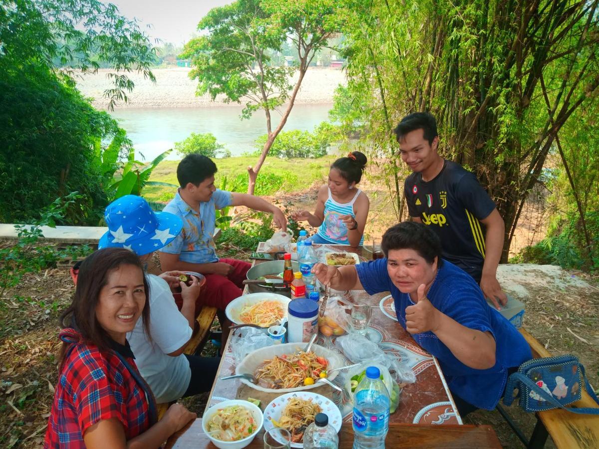 เฮือนน้ำน่าน House By The River Nan Uttaradit Dış mekan fotoğraf